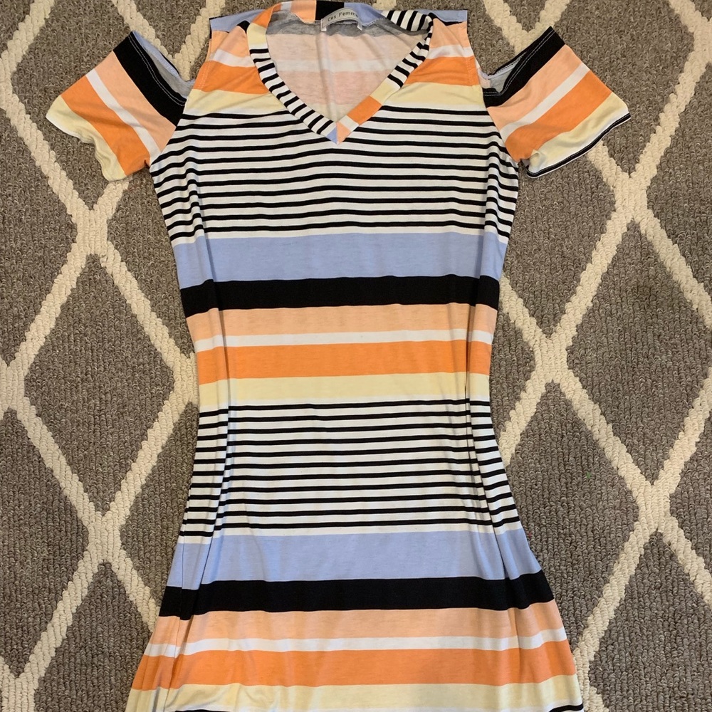 Cold Shoulder Dress - Picture 2 of 4